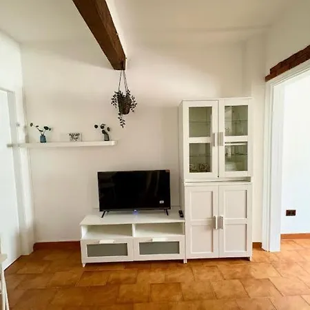 Mezzanino Flat ليفورنو