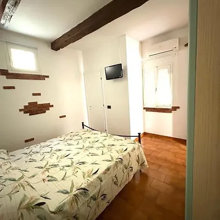Mezzanino Flat ليفورنو